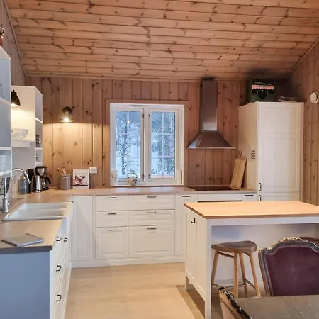 4 Bedroom Beautiful In Ferienhaus *