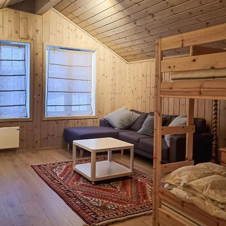 4 Bedroom Beautiful In Casa vacanze Tjorhom