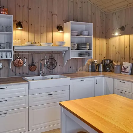 4 Bedroom Beautiful In Дом отдыха *